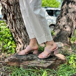 Bueno Penelope Twist Slide in Dusty Rose